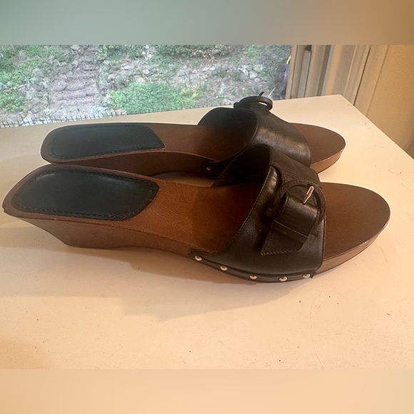 Ferragamo Black Leather Mules Sandals w/Stylish Wooden Sole - Picture 3 of 8